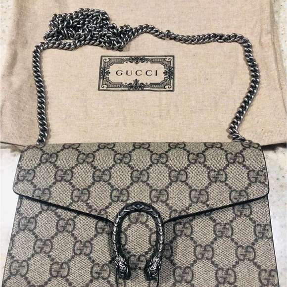 Look brand new mini bag. Just use it 1 one - Picture 8 of 9